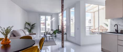 Main view of the dining room with terrace and bottom balcony