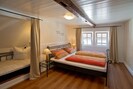 Schlafzimmer mit Nischenbetten