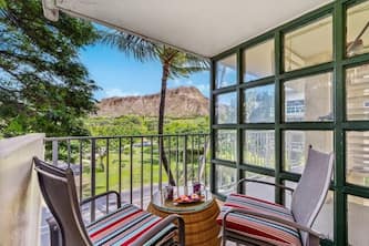@ Marbella Lane -Coastal retreat near Diamond Head