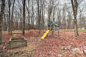Backyard | Playground | Fire Pit | Hot Tub