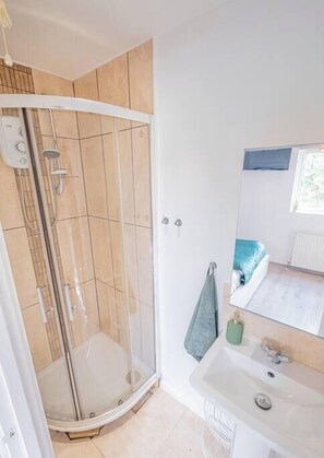 En-suite Shower room (2)