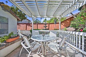 Shared Patio | Gas Grill