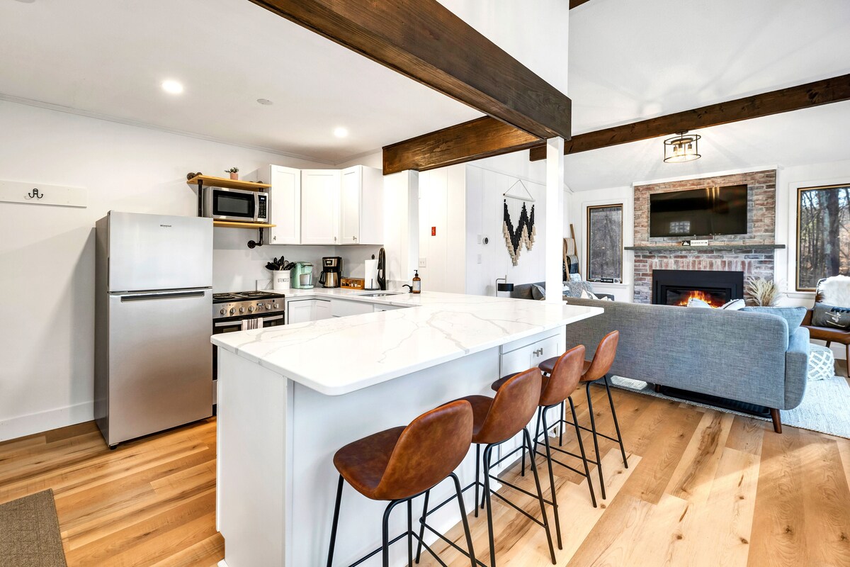 *Beautiful* Hidden Creek Cottage in Gilford