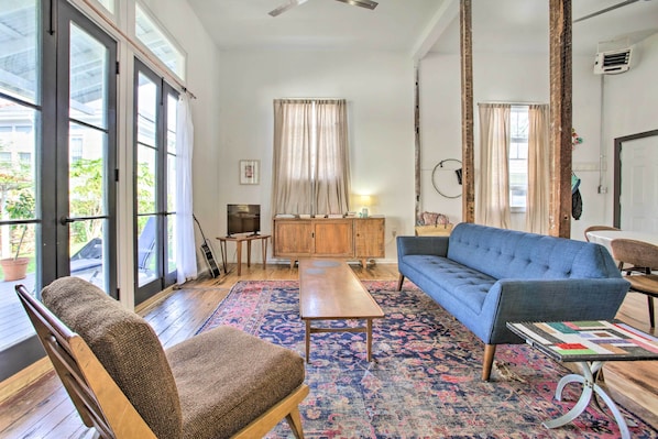 New Orleans Vacation Rental | 2BR | 2BA | 1,100 Sq Ft | Stairs Required