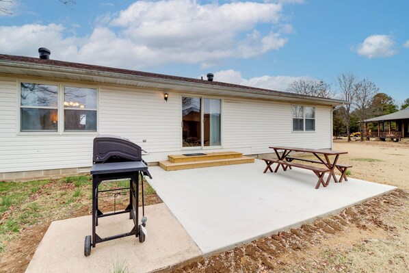 Henderson Vacation Rental | 3BR | 3BA | Ramp Access (Garage) | 1,760 Sq Ft