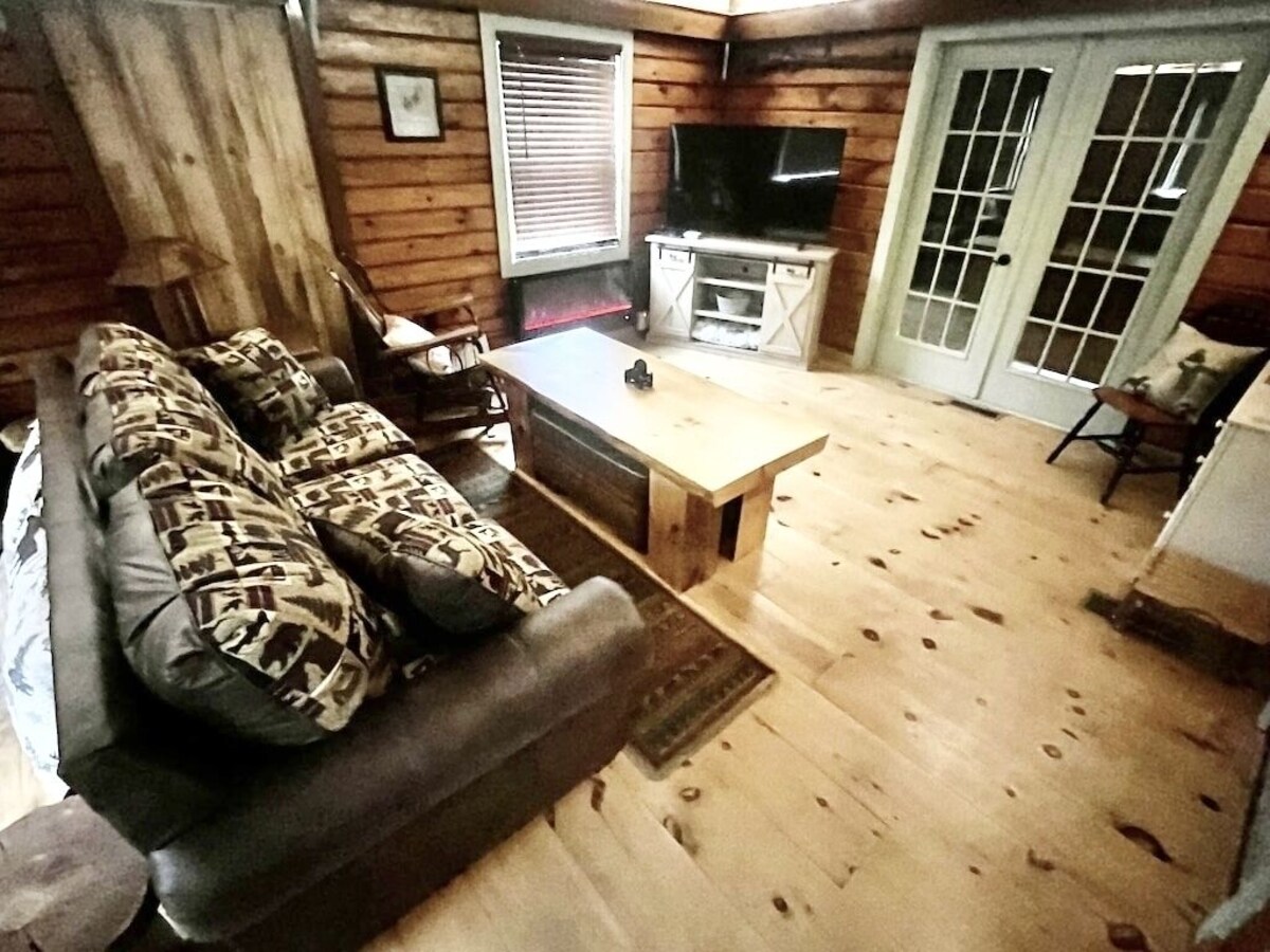 Beautiful log cabin close to all the wonders of the Adirondacks!