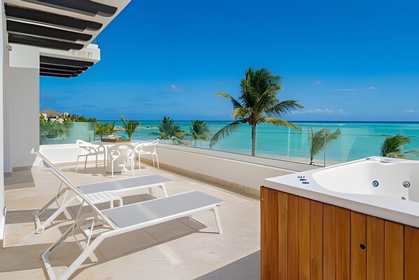 Balcony / Terrace,Hot Tub,Sea view