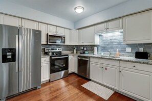 Fully Equipped Kitchen with Drip and K-Cup Coffee Makers