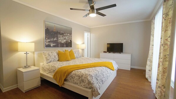 King bed with ensuite bathroom