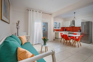 Kitchen and livingroom with balcony.