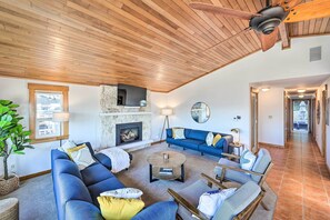 Living Room | Smart TV