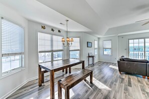 Dining Area | Dishware & Flatware Provided
