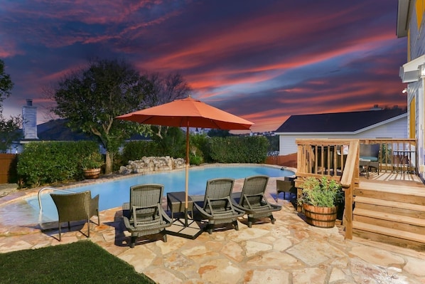 Pour a glass of wine and unwind under the stars as you lounge on the fabulous, luxurious pool deck.