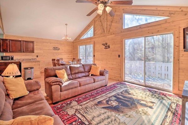 Albrightsville Vacation Rental | 5BR | 2BA | 3,500 Sq Ft | Stairs Required