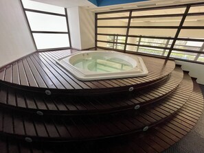 Tina de hidromasaje interior