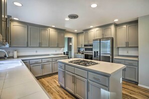 Kitchen | Cooking Basics | Crockpot | Spices | Paper Towels/Trash Bags Provided