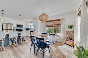 Dining area with seating for 6 at table