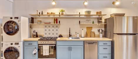 Fully equipped kitchen! For guests up to 4. Dishwasher, gas stove, oven, refrigerator, mixing bowls, flatware, utensils, pots & bans, baking dishes. Variety of spices, olive oil & vinegar.