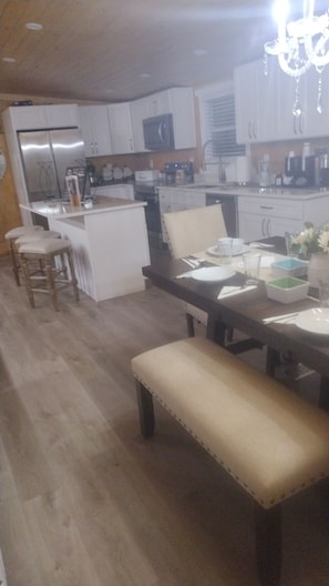 Kitchen with the island