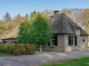 Außenseite Ferienhaus [Sommer]