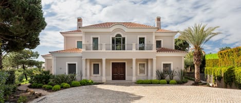 Luxury Six Bedroom Golf Front Villa  J195 - 1