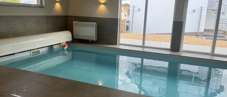 Beheizter und überdachter Pool