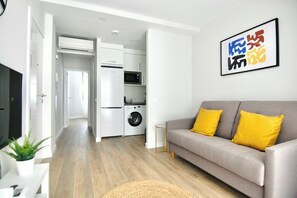 El apartamento consta de cocina americana / The apartment has an open plan kitchen integrated in the living room.