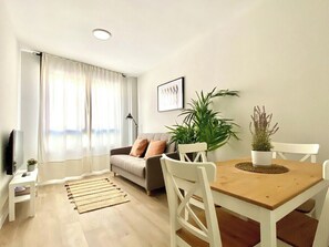 Zona comedor / Dining area