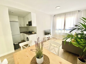 Zona comedor / Dining area