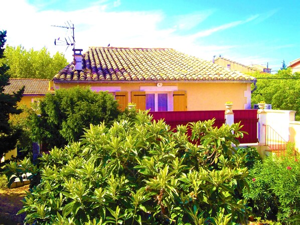 La Cigale Gîte-Villa pour 2 pers indépendant ,climatisé avec terrasse privée .