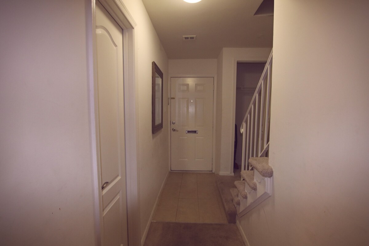 Fabulous 2 bedroom townhouse in Fairfax VA