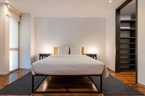 Lovely room with walking closet
