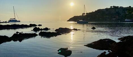 Collioure seafront, 3 minute walk from the house 