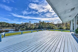 Deck | 4 Fishing Rods | Beach Gear | 2 Kayaks