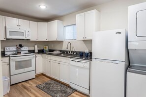 Fully equipped kitchen and washer/dryer in one bedroom cottage.