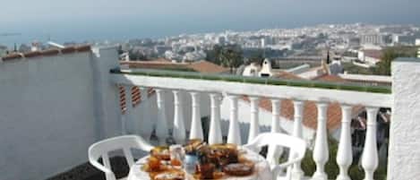 Upper Apartment:  Breakfast on the Roof Terrace