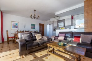 Living room - dining room (1)
