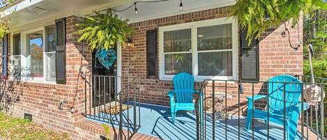 Wilmington Vacation Rental | 2BR | 1BA | Stairs Required | 1,000 Sq Ft