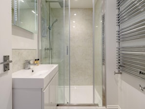 Large shower area 