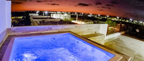 Jacuzzi in the rooftop 😍