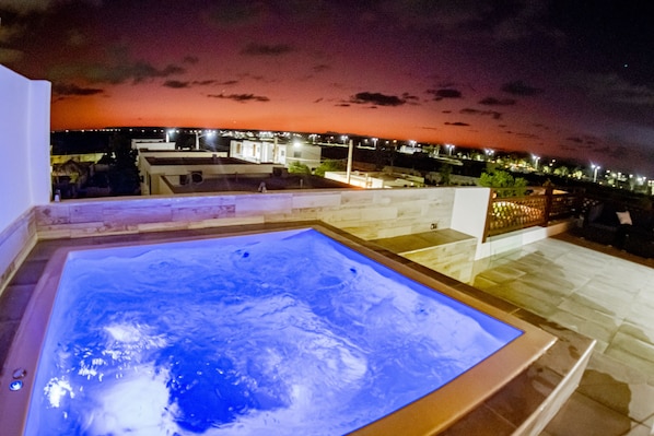 Jacuzzi in the rooftop 😍