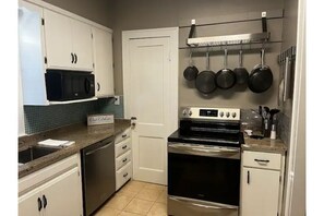 Fully furnished kitchen