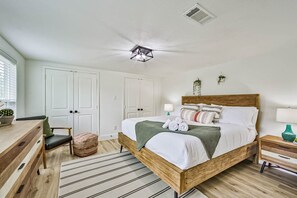 Main bedroom on the first floor, and it is equipped with a king size bed.