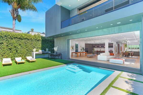 VILLA PASHA by LUXJB: 2020 built mansion. 9,850 Sqft in & outdoor Living!