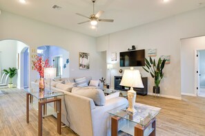 Living Room 1 | Smart TV w/ Cable | WiFi | Central A/C
