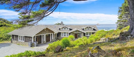 Cove Beach Lodge