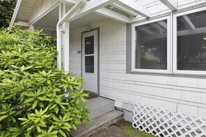 Exterior Entry at Sisters