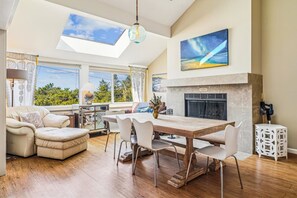 Dining Area at Gulls Nest