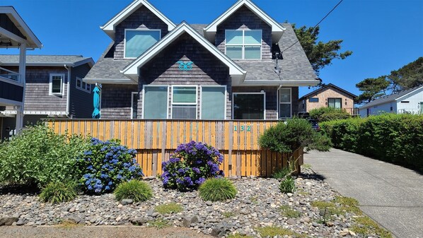 Front Entryway at Sandy Owl