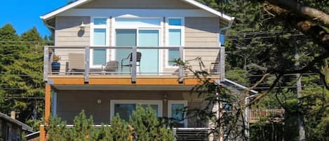 Exterior View of the house from the back yard, Coastal Cottage